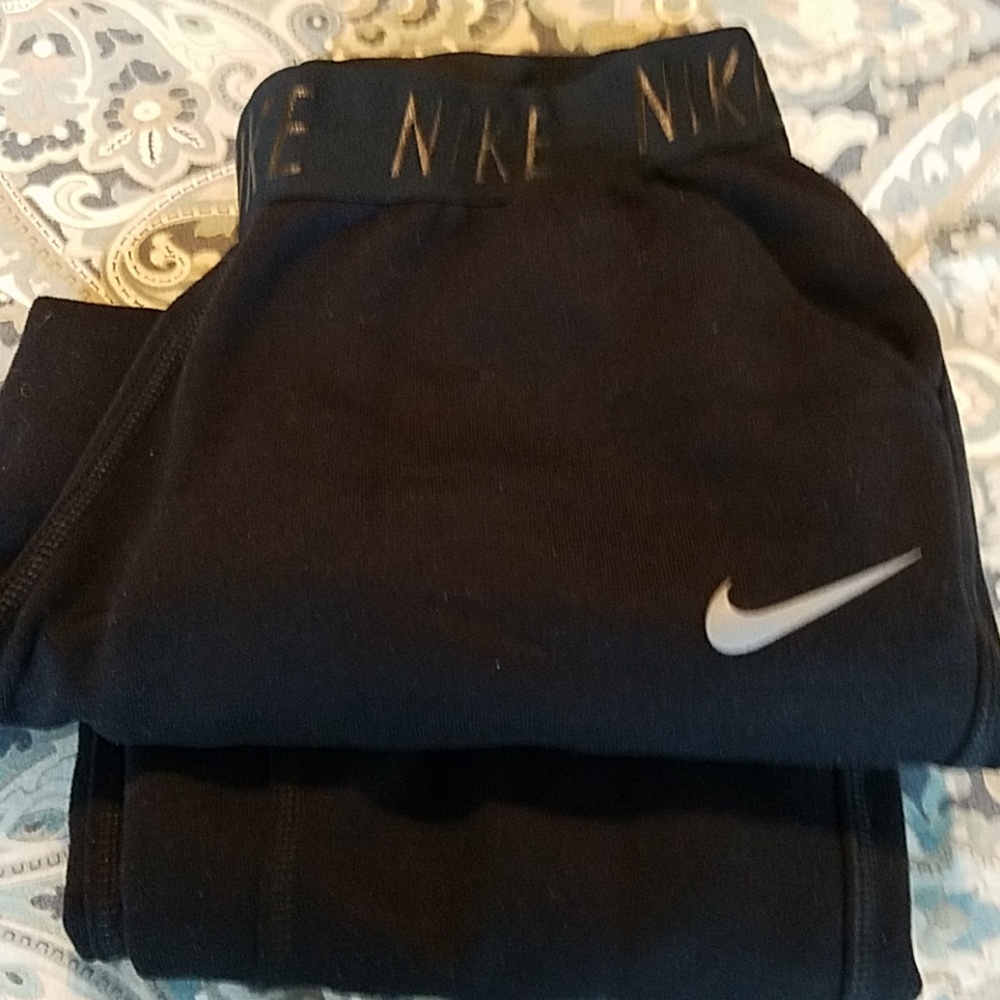Nike skinny black sweatpants